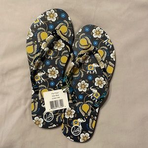 Vera Bradley Flip Flops NWT. Ellie Blue - Size 9-10.